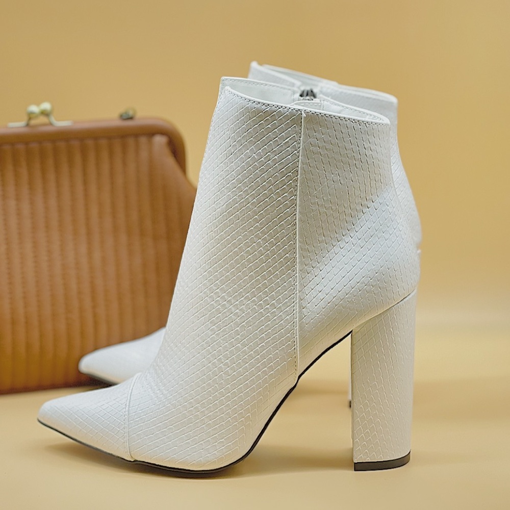 Snake split ankle cuff white bootie